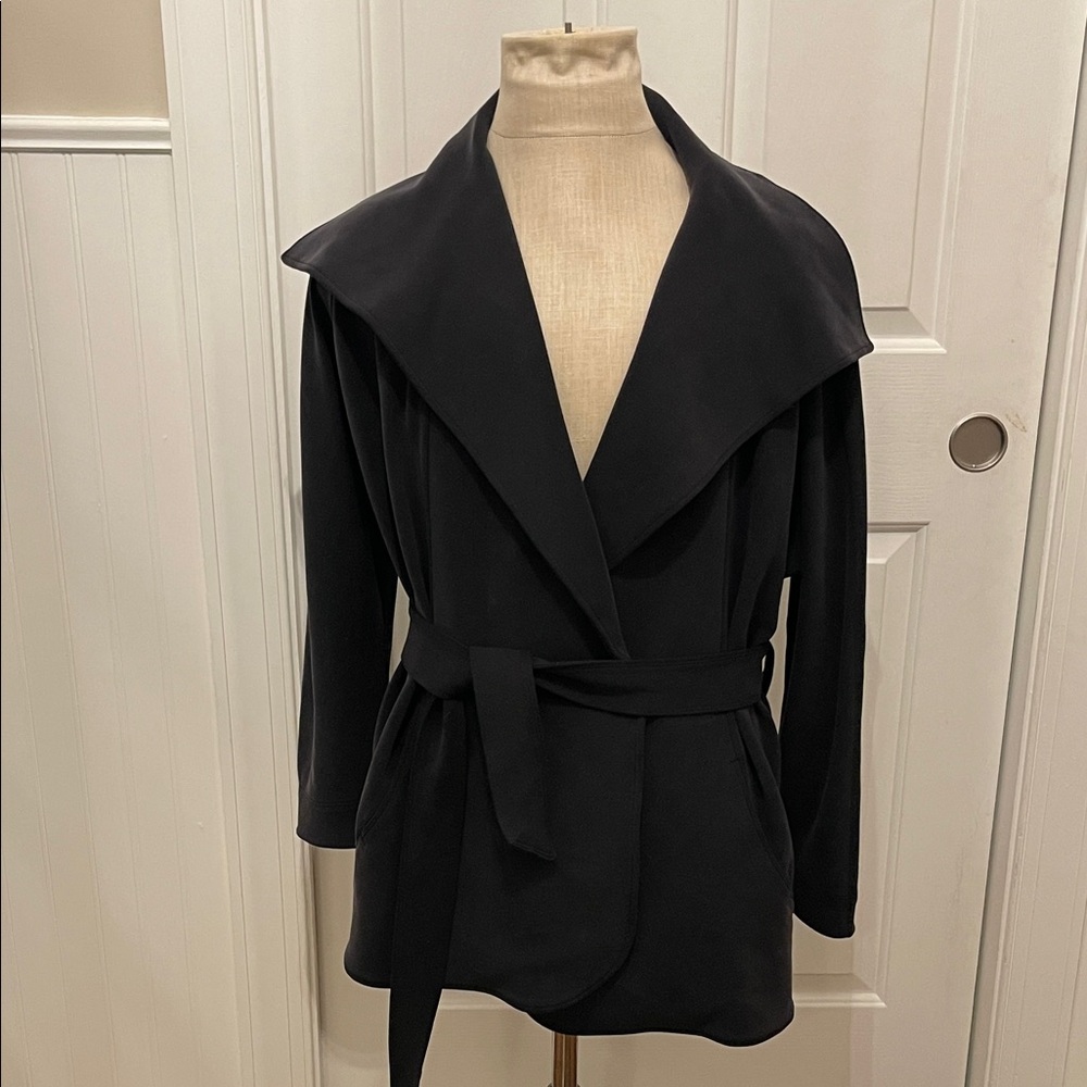 Lululemon Softstreme Belted Wrap With Pockets. New With Tags. Size M/L.
